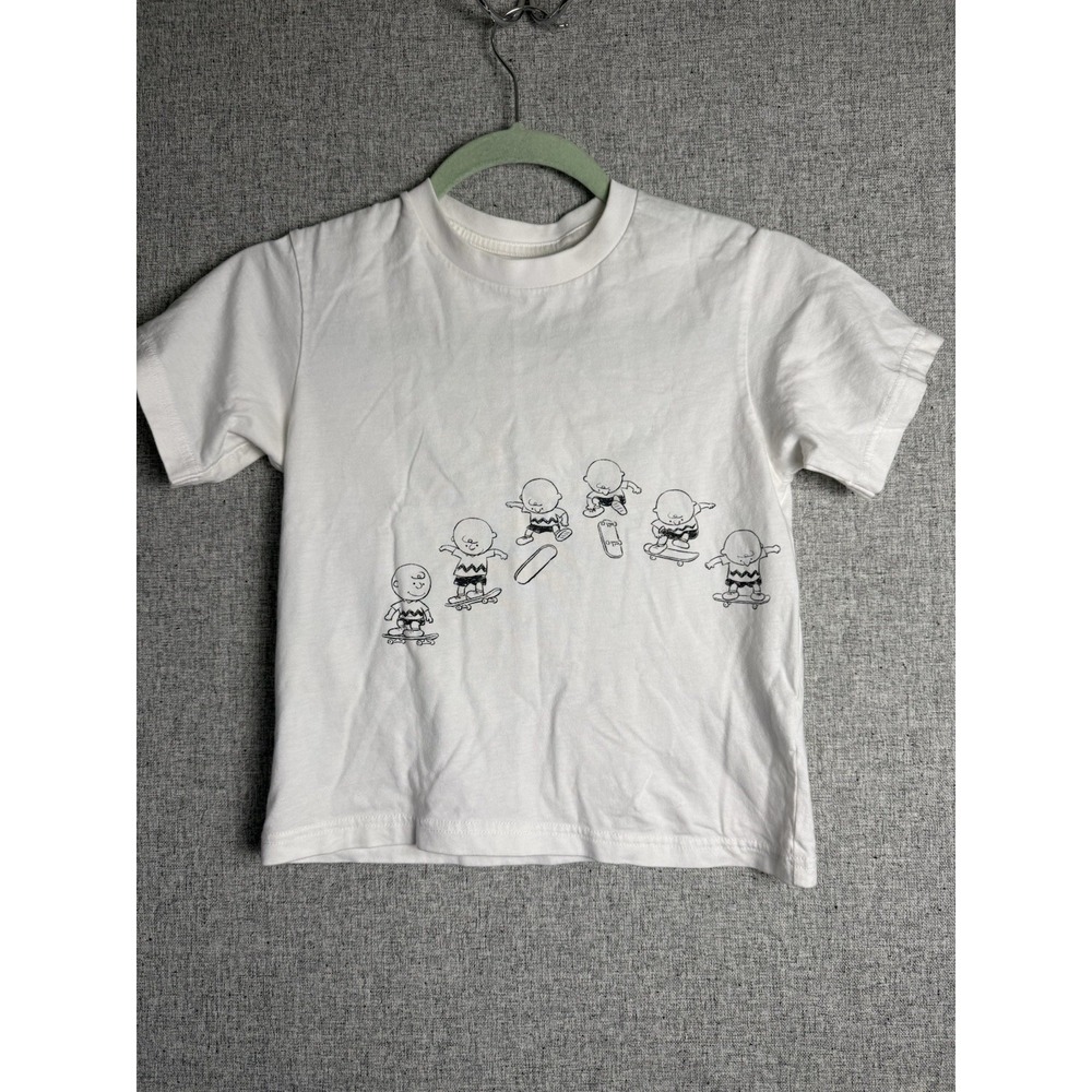 Uniqlo UTGP Peanuts Graphic‎ Tee Black White Charlie Brown Skate Board Kids 5/6